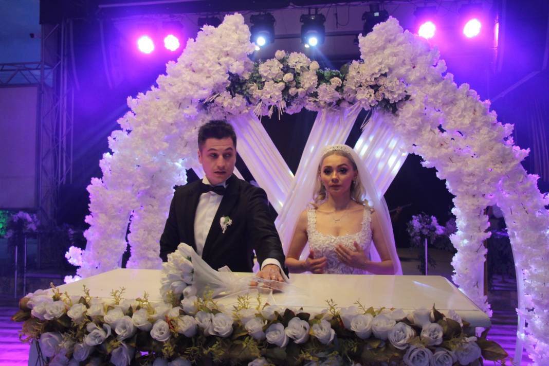 Ebru ile Hüda evlendi 2